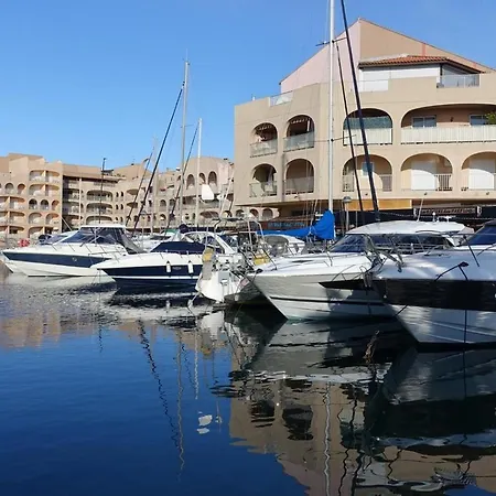 A 100 M Du Port Et 500 M Des Plages Apartment